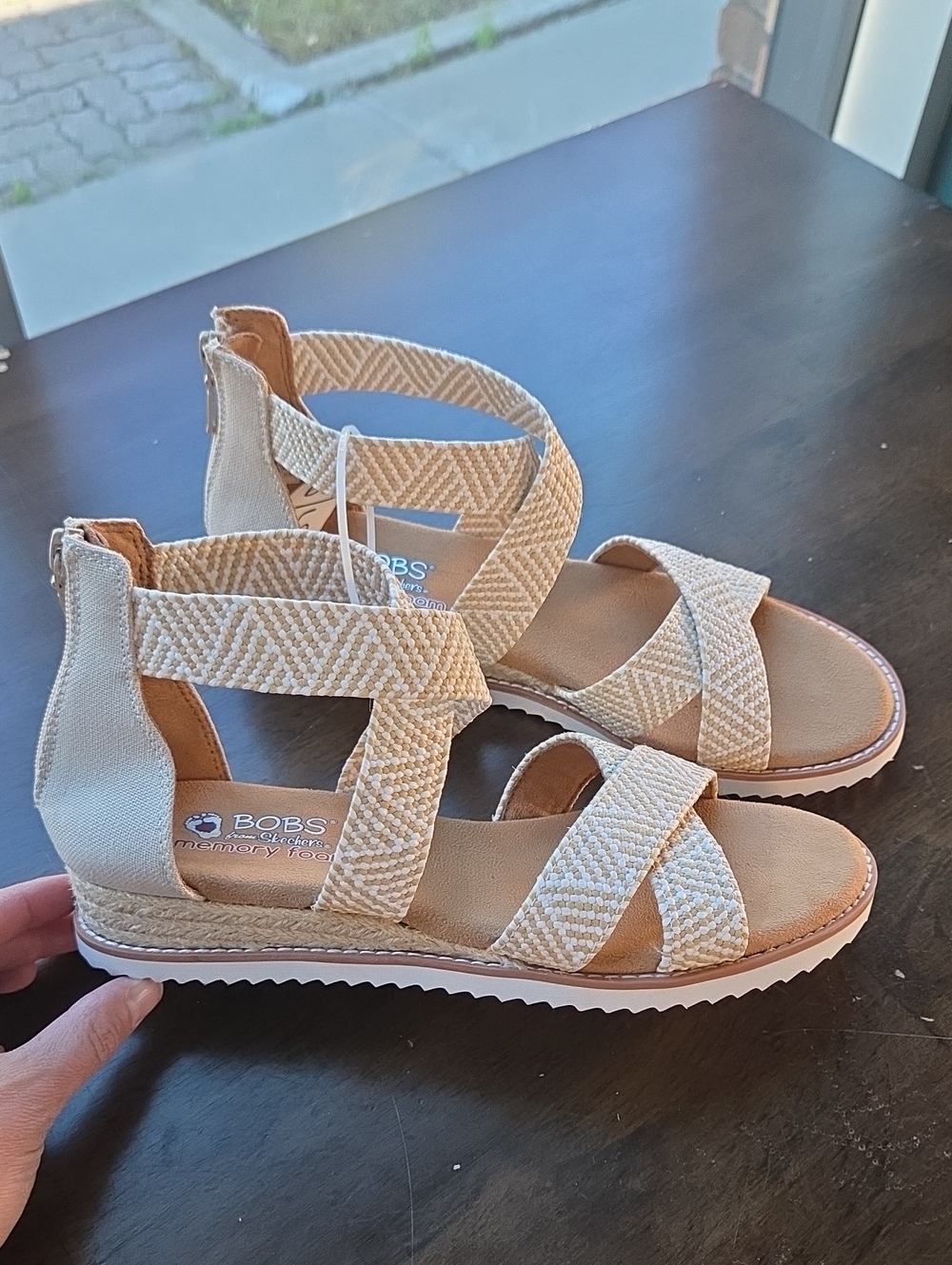 Bobs By Skechers Size 9 Women's Beige Strappy Sandals NEW